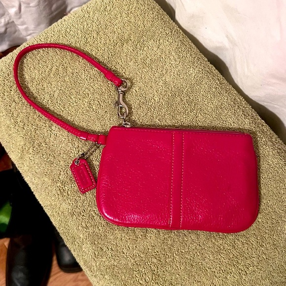 EUC Coach Vintage Authentic Y2K Hot Pink Leather Wristlet Mini Purse W/ Hangtag - Picture 1 of 5